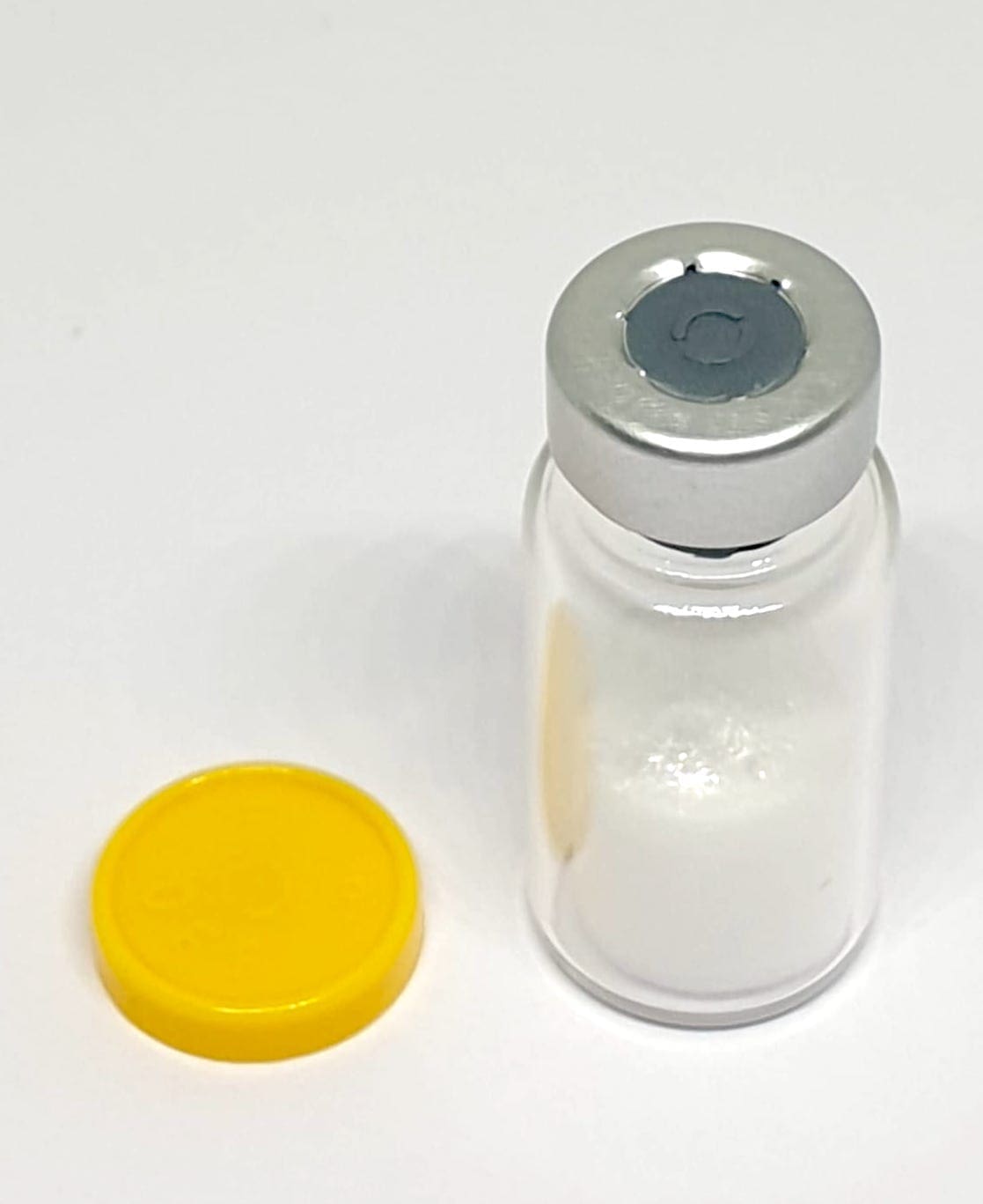 Melanotan 2 vial with yellow cap removed – tanning peptide preparation